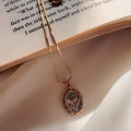 Royal Vintage Leaf Pendant Necklace